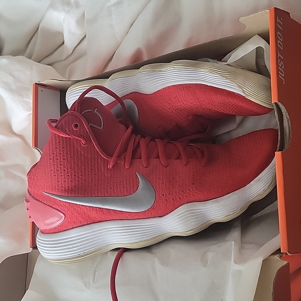 Nike Red Hyper Dunks - Picture 3 of 5